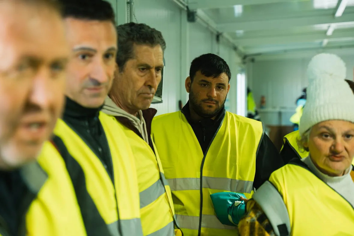 Equipo de la fundación durante una visita a una planta de reciclaje