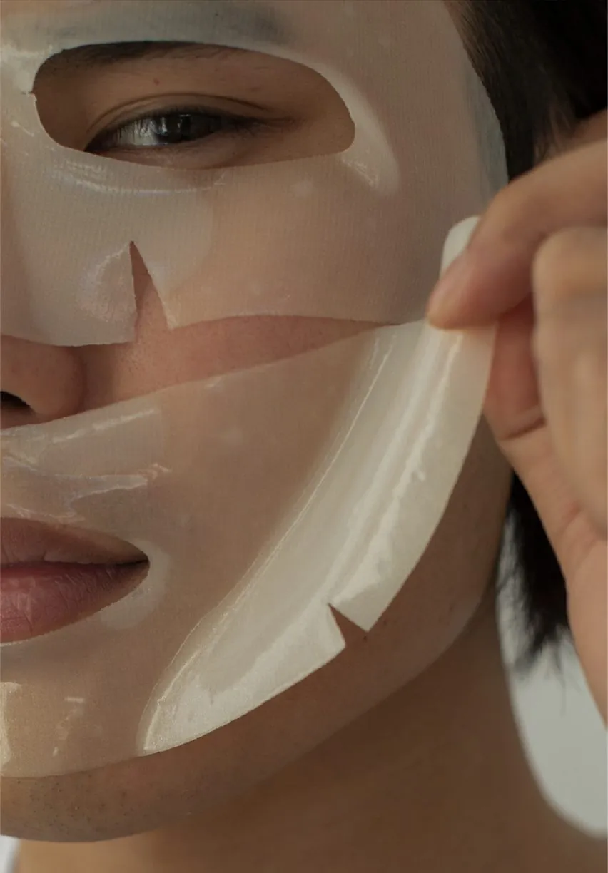 Tratamiento EKA, mujer con mascarilla facial