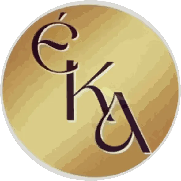 Logo original de EKA, emblema circular dorado