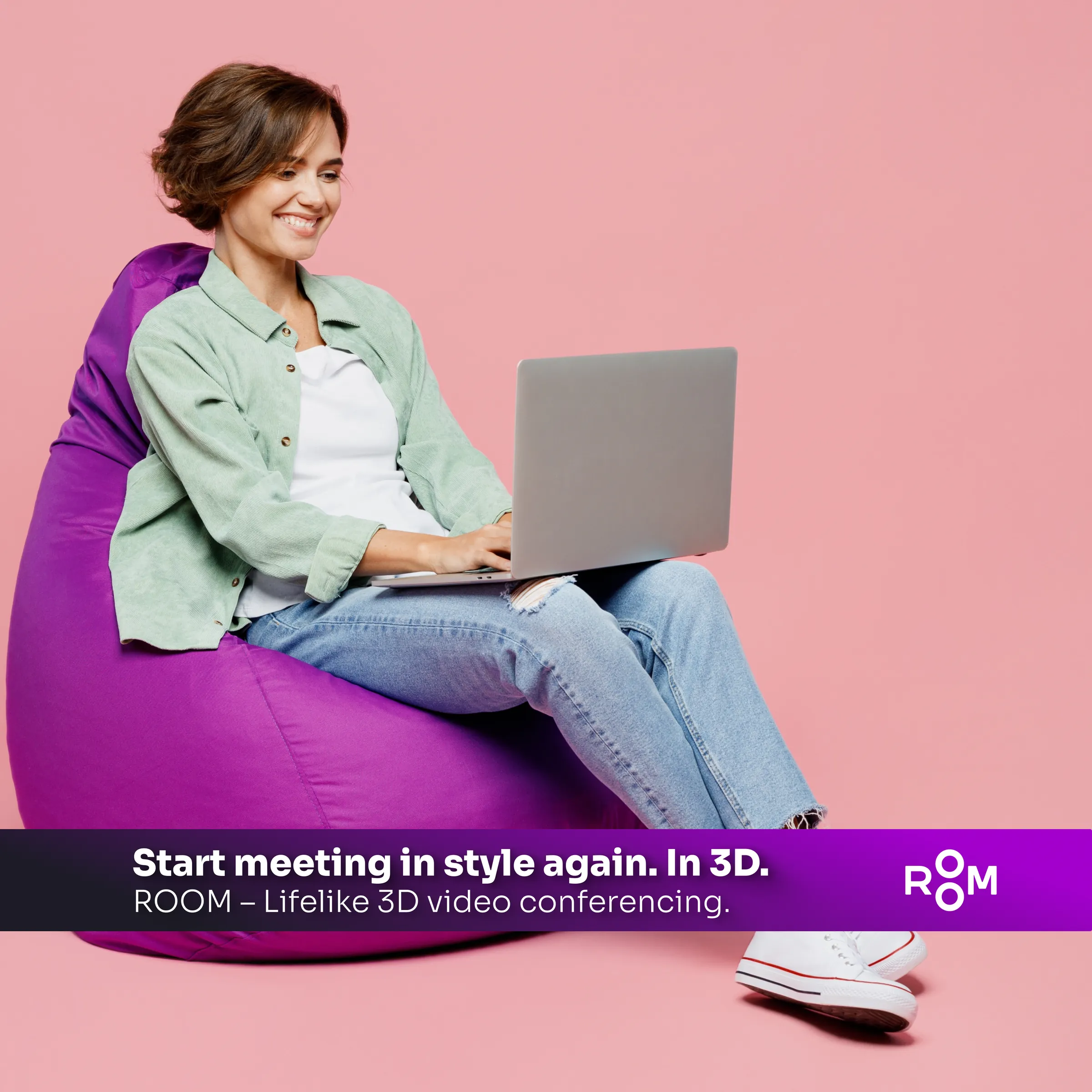 Anuncio de ROOM 3D, Start meeting in style again, mujer en un puf
