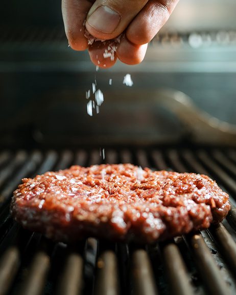 Seasoning smash burger patty